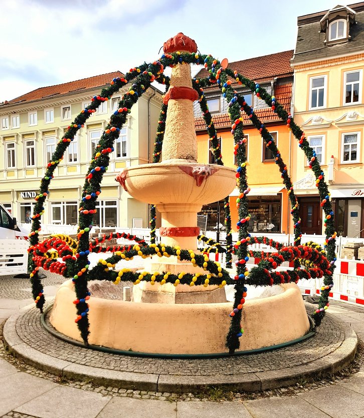 Österlich geschmückter Brunnen in Bleicherode (Foto: Siegmar Kaufhold )