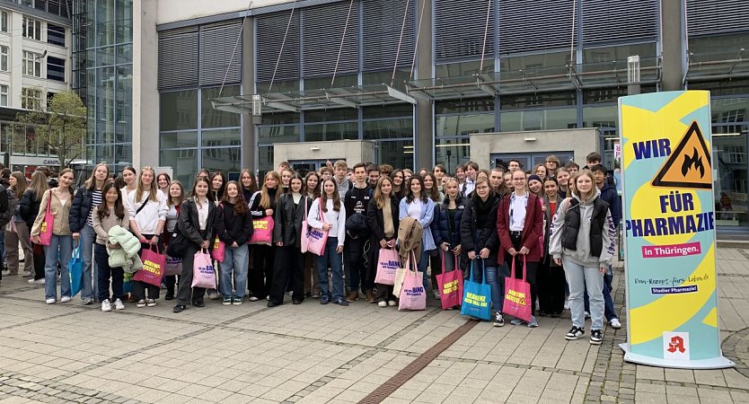 Schüler des Humboldt Gymnasiums Nordhausen besuchten am Tag der Pharmazie die Friedrich-Schiller-Universität in Jena  (Foto: Heike Ludewig)