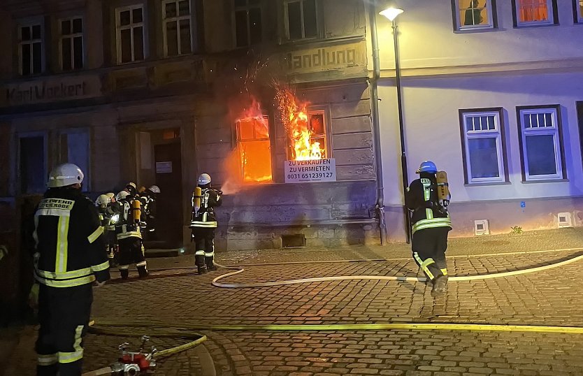 Brand heute Nacht in der Bleicheröder Hauptstraße (Foto: S.Dietzel)