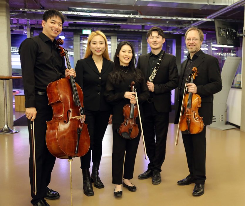 Angela Han und Geoni Kim (Violine), Tobias Hauer (Viola), Sangjun Lee (Violoncello), Hiroki Ito (Klarinette) und Aran Nho (Klavier)  (Foto: Theater Nordhausen)