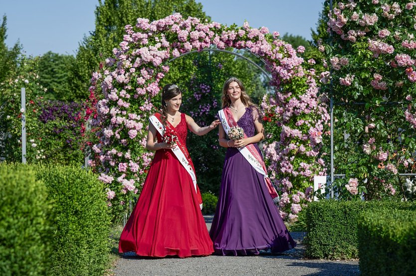 Rosenkönigin und Rosenprinzessin freuen sich schon auf das 47. Berg- und Rosenfest (Foto: Thomas Meinicke Photography)