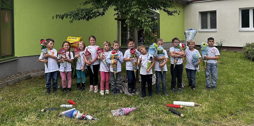 Die Kinder in der Kita Arche Noah Großfurra freuen sich über ihre Zuckertüten beim Zuckertütenfest (Foto: Jana Metz)