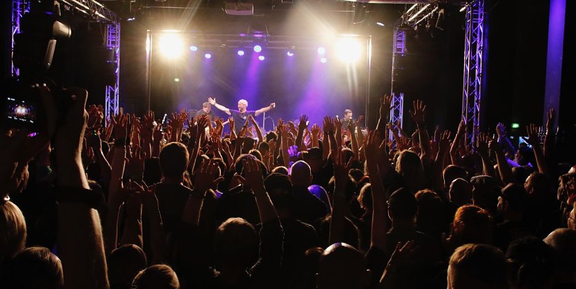 Die Beatsteaks sorgten am Donnerstagabend im Jugendclubhaus für einen vollen Saal (Foto: agl)