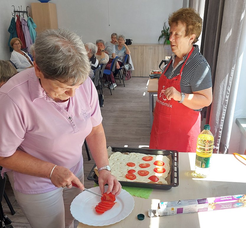 Kochen im Seniorentreff Jecha (Foto: Gudrun Dietrich)