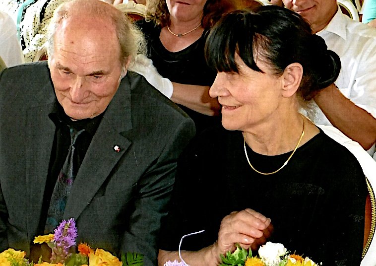 Das Ehepaar Jutta und Heinz Scharr bei einer Laudatio auf ihn im Schlosssaal in Sondershausen  (Foto: H. Kneffel)