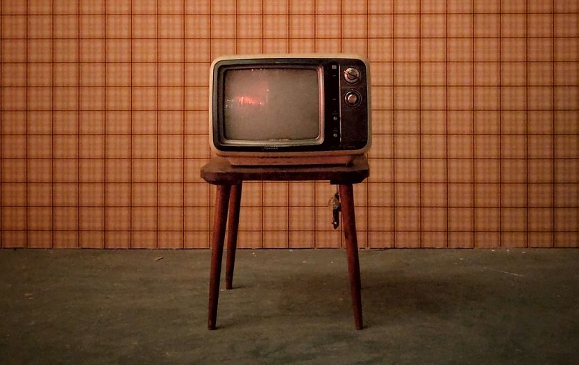 TV (Symbolbild) (Foto: sithuarkaryangon auf Pixabay)