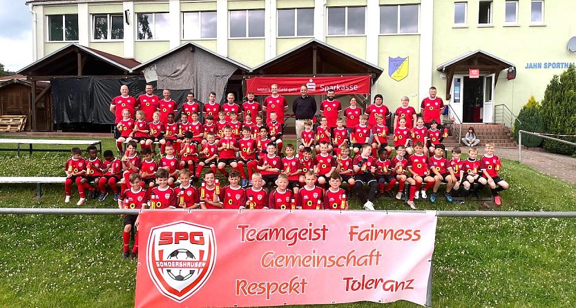 Spielergemeinschaft Sondershausen startet Fussballcamp und erhält Trikotsspende von isoplus (Foto: Alexej Peilmann)