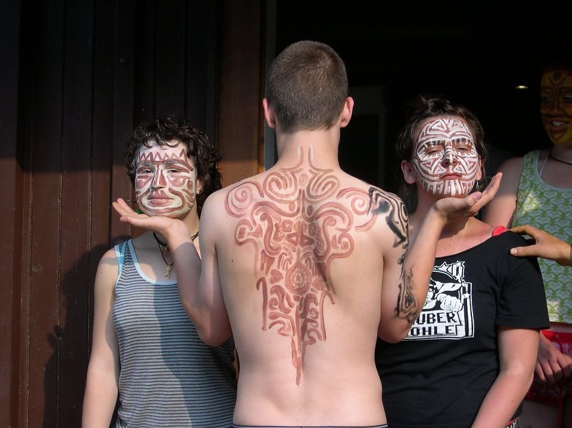 Körpermalerei mit Bufi, Kristin und Franziska (Foto: Frank Tuschy)