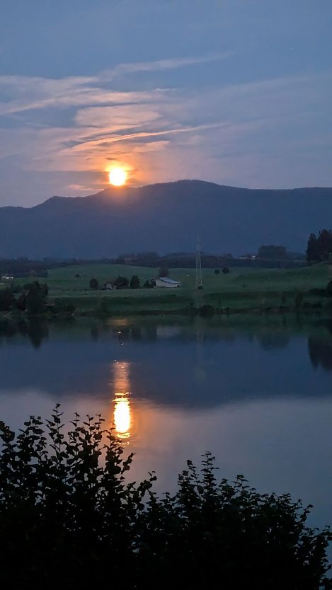 Sonnenuntergang über einem See im Allgäu (Foto: Karina Kaufmann)