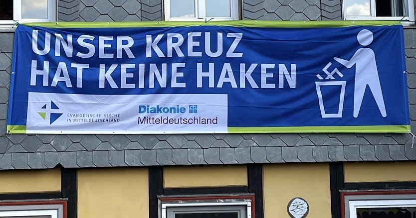 Der Stein des Anstosses: Banner der Diakonie, das inzwischen an mehreren Orten in der Stadt gehangen hat. (Foto: oas)