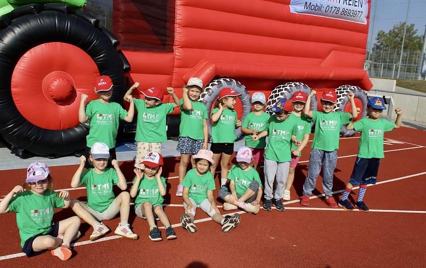 Die Kinder hatten großen Spaß bei Sport und Spannung und zeigten unserer Redakteurin ihre Fitness (Foto: Eva Maria Wiegand)