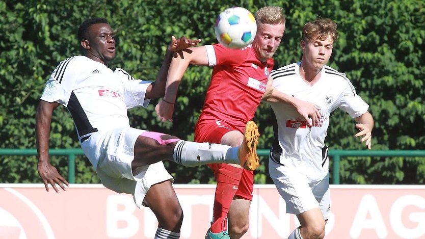 In Saalfeld war es eine enge Kiste, das wird auch diesmal nicht anders für Ferdinand Yoro und Nico Pawlak. (Foto: FSV Preußen)