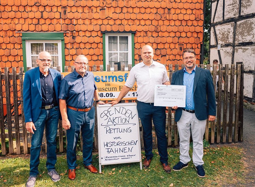 v.l.: Udo Peters, Sven Grunert, Bürgermeister Pasenow, Gernot Petzsch.  (Foto: V. Eisfeld)