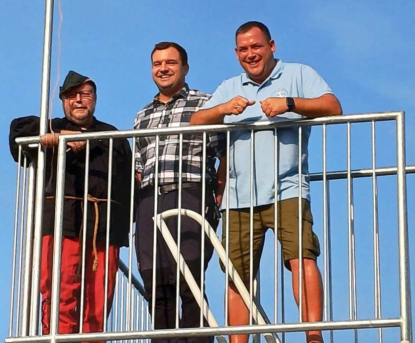 Marktschreier Wurzelpeter (Peter Keßler); Ortsbürgermeister von Heldrungen Matthias Teubner, Maik Balthasar (Vereinsvorsitzender des Naturschwimmbades) (Foto: privat)