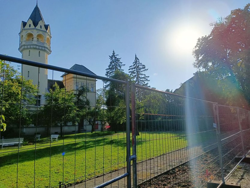 Fehlende Hecke vor dem Museum (Foto: privat)