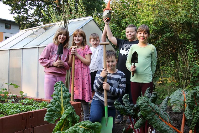 Engagierte Junggärtner - 12 Beete haben die Kinder über das Jahr gehegt und gepflegt (Foto: agl)