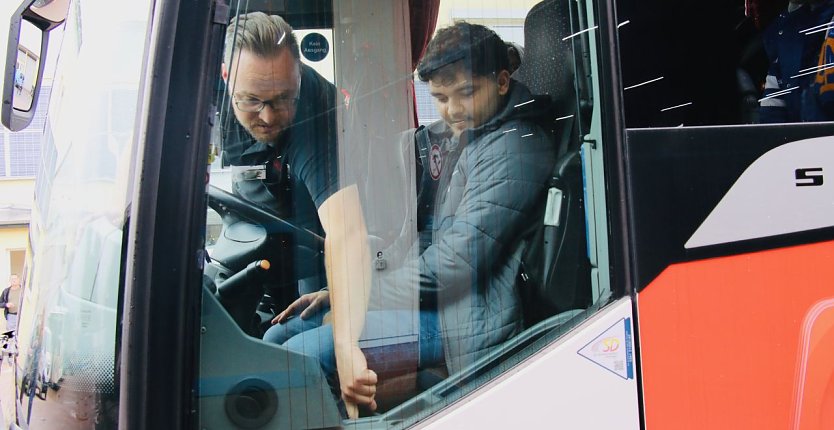 Einmal Busfahrer sein, auf dem Betriebshof der Stadzwerke ist das heute möglich (Foto: agl)