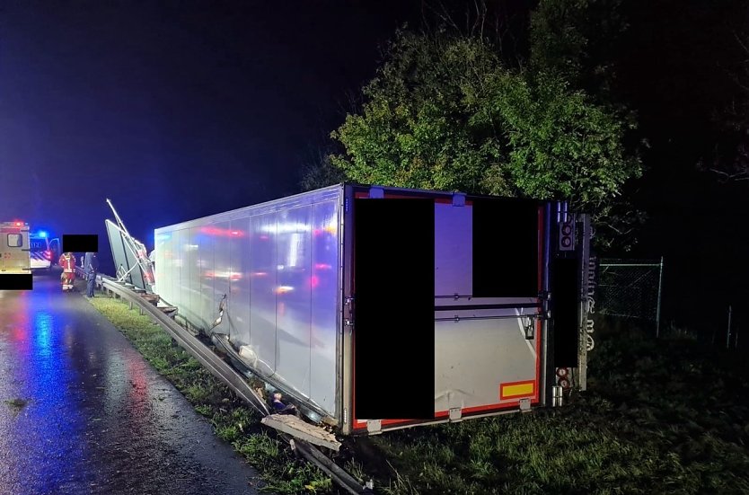 Verunfallter Sattelzug (Foto: Autobahnpolizei)