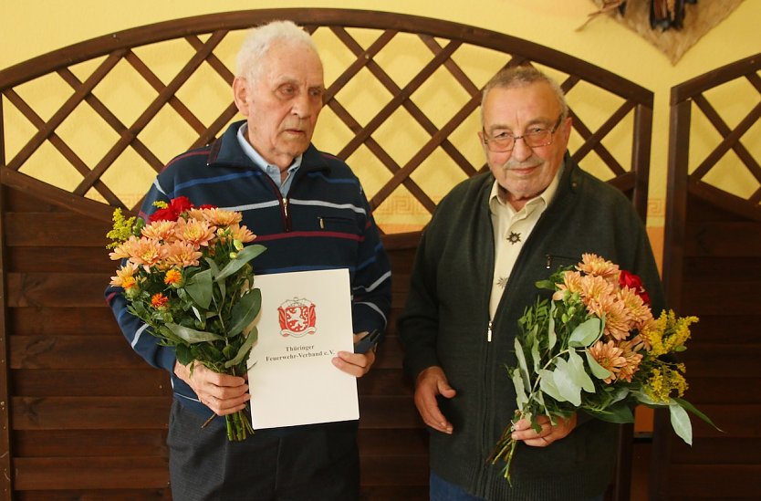 v.l.  Kamerad Gerhard Schnepfe, Kamerad Dieter Bartel (Foto: Günter Herting)