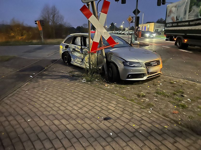 Unfall in Niedersachswerfen (Foto: Feuerwehr Niedersachswerfen /Silvio Dietzel)