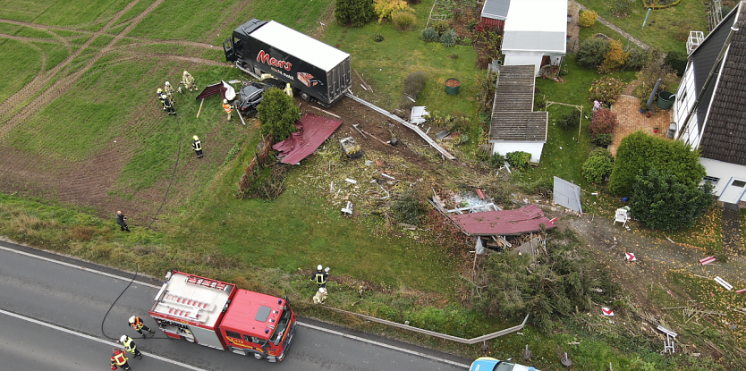 Schwerer Unfall auf der B4 (Foto: S. Dietzel)