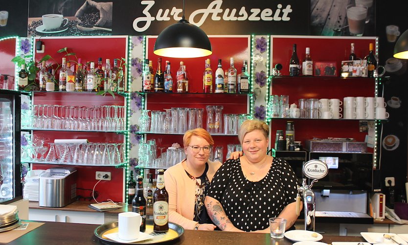 Stefanie Probul (l.) mit ihrer Mitarbeiterin Katrin Jeckel in der "Auszeit" (Foto: oas)