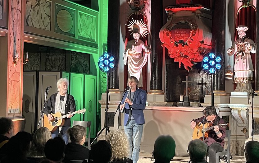 Fergus Feely, Sean Keane und Shane MacGowan begeisterten in der Konzertkirche (Foto: oas)