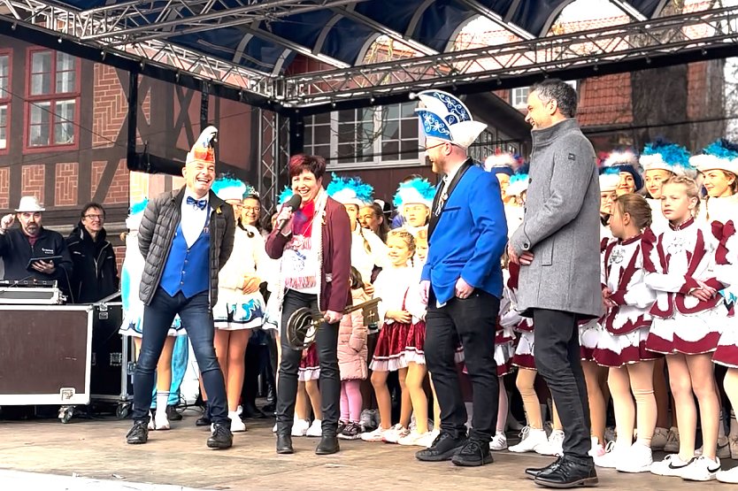 Morgen &uuml;bernehmen die Karnevalisten wieder die Schl&uuml;sselgewalt (Foto: J.K&uuml;hn)