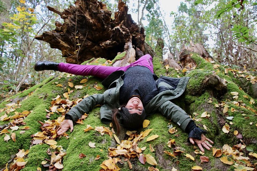 Luftartistin Jana Korb im "Wilden H&ouml;lzchen" (Foto: F&ouml;rderverein Park Hohenrode)
