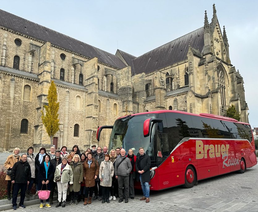 Teilnehmende der B&uuml;rgerreise vor der Abtei St. Remi in Reims (Foto: Stadt Nordhausen)