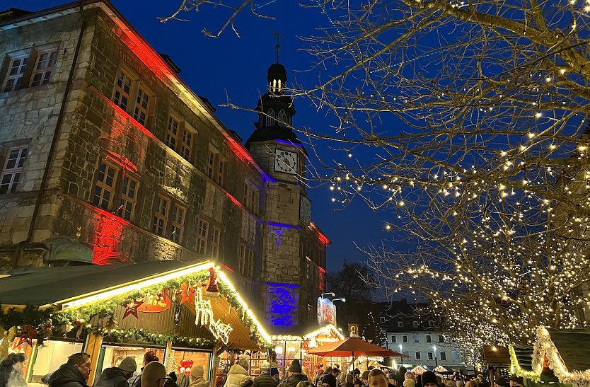 Weihnachtsmarkt am Nordhäuser Rathaus (Foto: Stadtverwaltung Nordhausen)