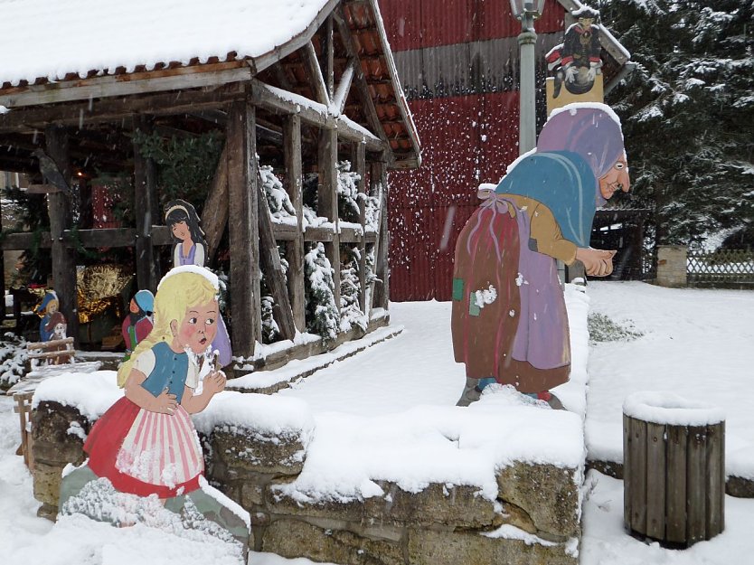 Weihnachtsmarkt in Gro&szlig;bodungen mit der Knusperhexe (Foto: Sabine J&auml;ckel)