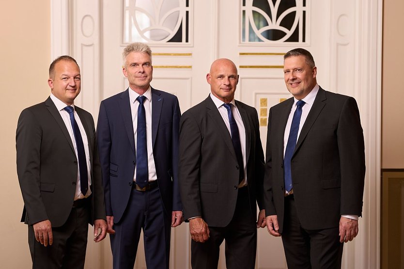 Das Quartett leitet die gr&ouml;&szlig;te Genossenschaftsbank Th&uuml;ringens: Marco Schmidt, Ralf Schomburg, Peter Herbst, Mario Werneburg (von links) (Foto: VR Bank)