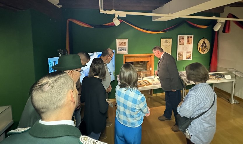Zur Er&ouml;ffnung der Ausstellung des Sch&uuml;tzenbundes in der Flohburg (Foto: Stadtverwaltung Nordhausen)