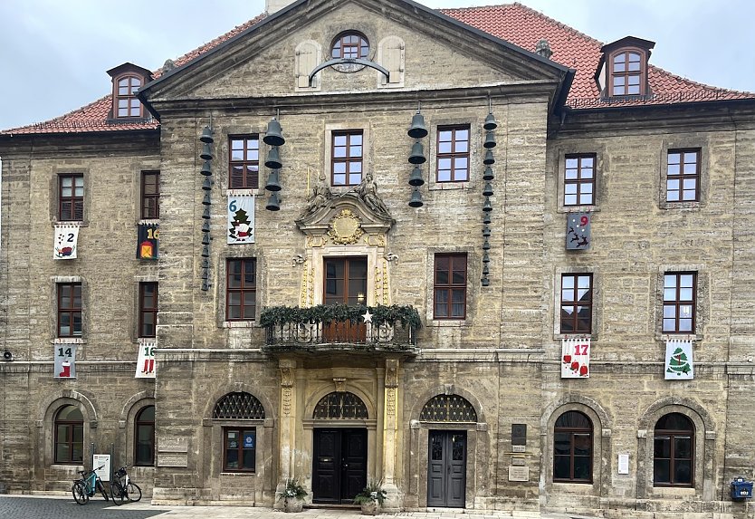 Im altehrw&uuml;rdigen Rathaus zieht eine neue Kurdirektorin ein (Foto: uhz online)