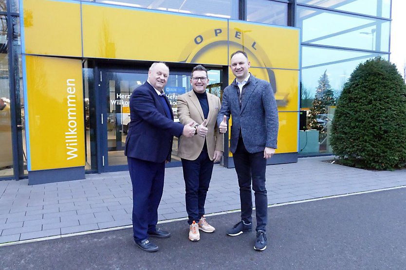 Von links: Helmut Peter (Autohaus Peter Gruppe), J&ouml;rg Heidenreich (Autohaus Heidenreich GmbH), Andreas Peter (Autohaus Peter Gruppe) (Foto: AHP)