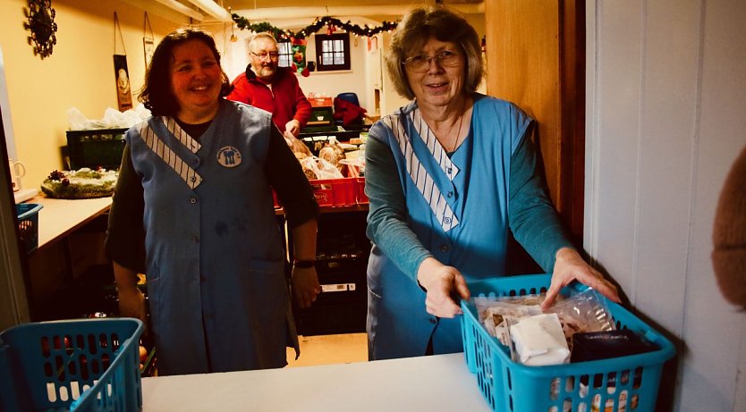 Weihnachtsausgabe bei der Tafel (Foto: agl)