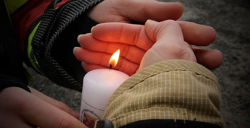 Das Friedenslicht wurde heute auf dem August-Bebel-Platz weitergegeben (Foto: agl)