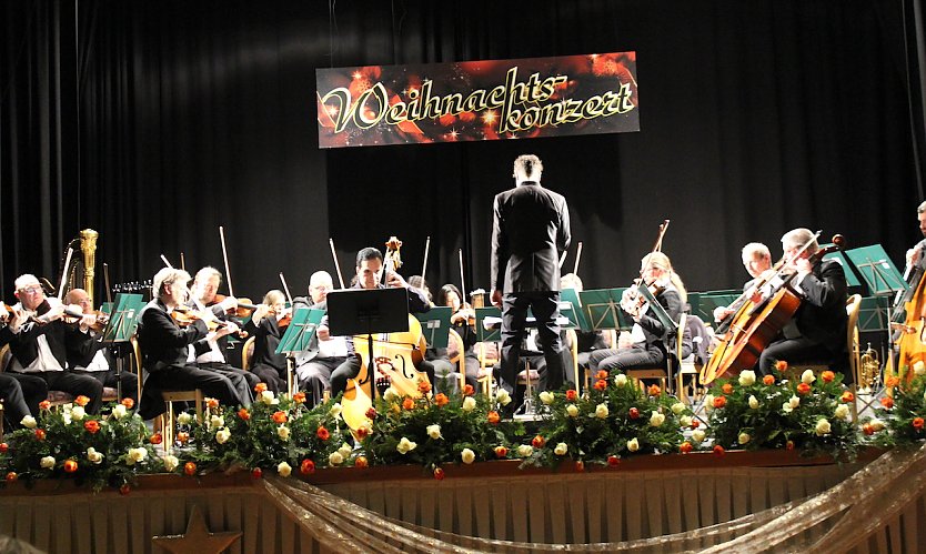 Markus Huber führte seine Thüringer Philharmoniker gewohnt souverän durch (Foto: Eva Maria Wiegand) Markus Huber führte seine Thüringer Philharmoniker gewohnt souverän durch (Foto: Eva Maria Wiegand)