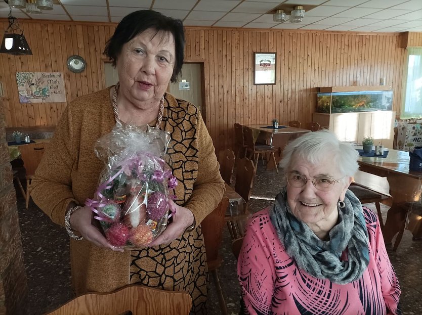 li. Frau Dorl machte den 1. Platz beim Bingo in Hnadwerksst&uuml;bchen in Sondershausen (Foto: Thomas Leipold)