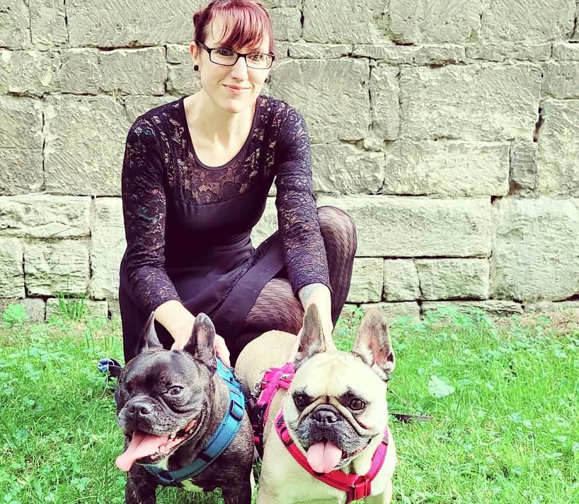 Denise Gunkel bestattet Tier in Nordhausen (Foto: nnz)