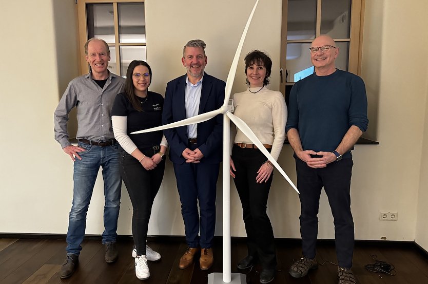 Landrat Thomas Ahke (Mitte) zu Besuch in Herbsleben (Foto: R.Rothe) Landrat Thomas Ahke (Mitte) zu Besuch in Herbsleben (Foto: R.Rothe)