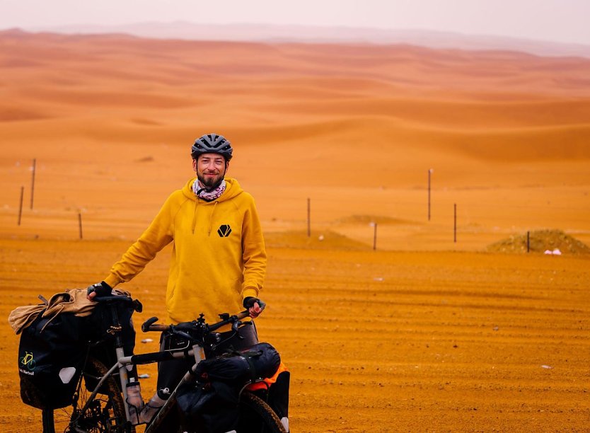 Alexander Heinrich  in der Al Nafud W&uuml;ste in Saudi Arabien (Foto: Alexander Heinrich)