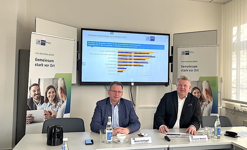 Ulrich Schlegel (l.) und Christian B&ouml;duel erl&auml;utern die IHK-Konjunkturumfrage (Foto: oas)