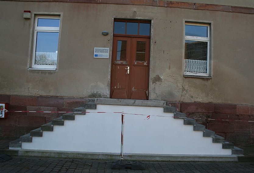 Neue Treppe am alten Dorfgemeinschaftshaus (Foto: Ulrich Reinboth)