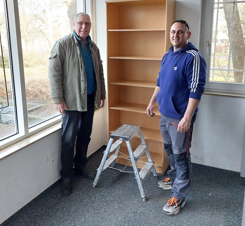 Aufgestelltes B&uuml;cherregal in der Kyffh&auml;usersparkasse in Sondershausen-Jecha (Foto: Wolfgang Dittrich)