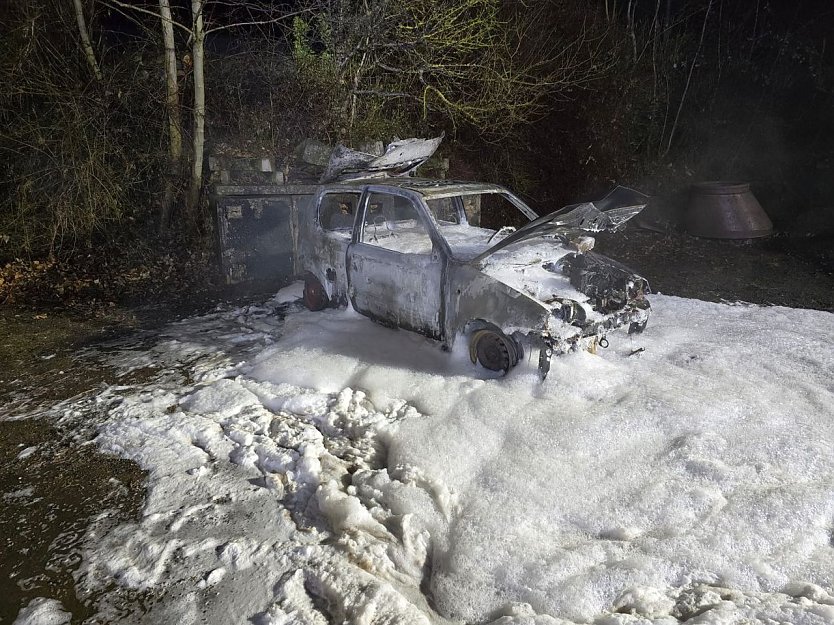 Ausgebrannter Fiat in Bleicherode (Foto: S. Dietzel)
