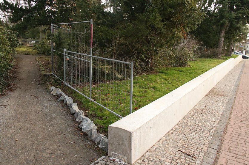 Am südlichen Ende steht der Bauzaun noch (Foto: agl) Am südlichen Ende steht der Bauzaun noch (Foto: agl)