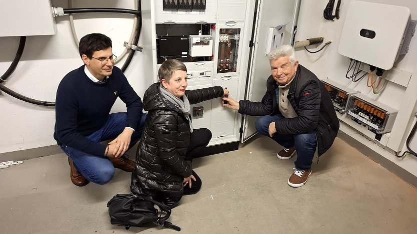 Die zweite PV-Anlage wird von der Energiegenossenschaft Helmetal in Betrieb genommen (Foto: HJ Weidt)