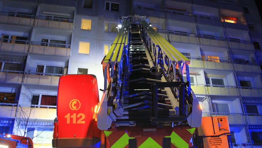 Zwei Brandherde im Keller eines Hochhauses gestern Abend (Foto: S.Dietzel) Zwei Brandherde im Keller eines Hochhauses gestern Abend (Foto: S.Dietzel)